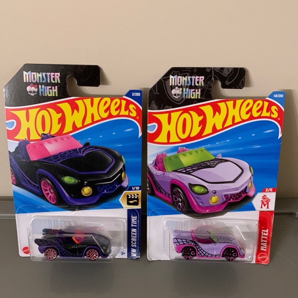 Monster High Hot Wheels Die-Cast Black purple 2 car set 48/250 3/250 Screen Time